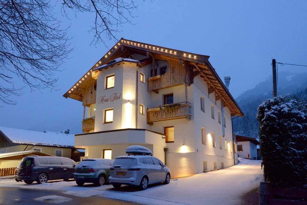 Haus Tirol 호텔 브릭센임탈 외부 사진